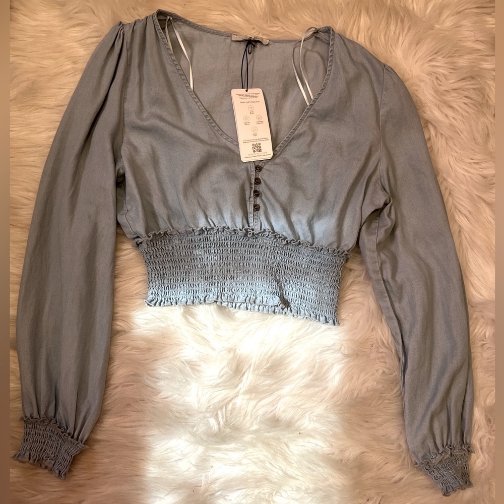Long sleeve V-neck light blue top with ruching detail